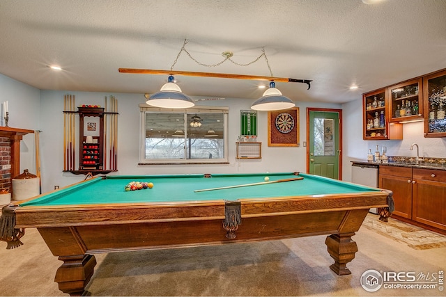 recreation room with indoor wet bar, pool table, a sink, and carpet