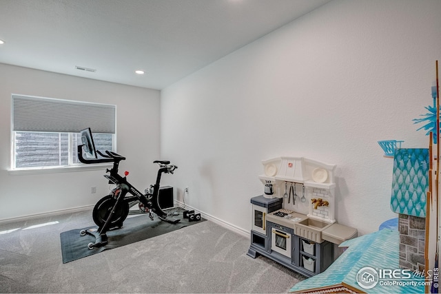 exercise room featuring carpet flooring, recessed lighting, baseboards, and visible vents