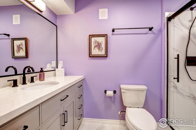 full bath with vanity, toilet, baseboards, visible vents, and a stall shower
