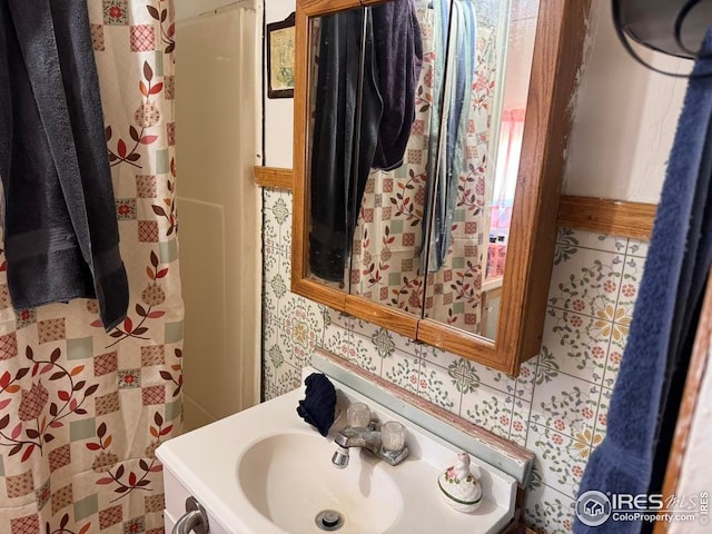 bathroom with vanity