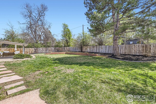 view of yard featuring a fenced backyard