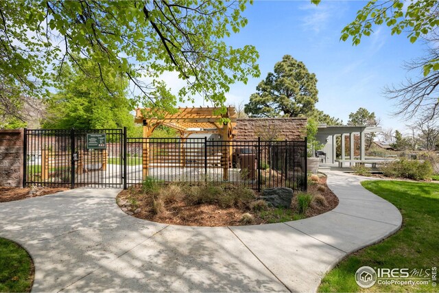 560 Northstar Ct, Boulder, CO 80304 - view of home's community featuring fence and a gate