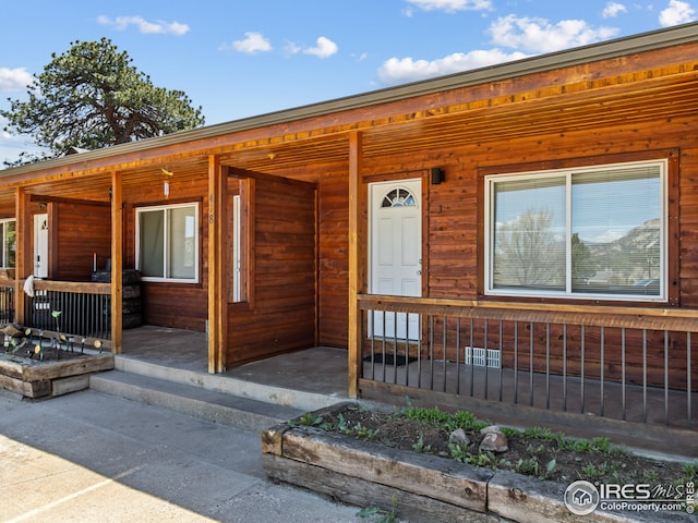 418 Stanley Ave, Estes Park, CO 80517 - entrance to property with a porch