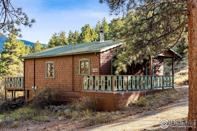 2450 Eagle Cliff Rd, Estes Park, CO 80517 - view of side of home featuring a porch