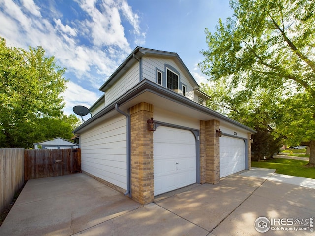 2720 E 121st Pl, Thornton, CO 80241 - garage featuring concrete driveway