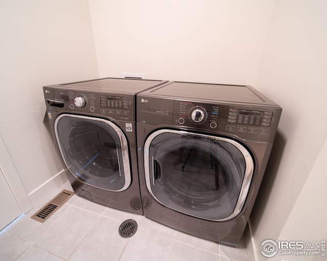 9415 E 58th Dr, Denver, CO 80238 - washroom featuring independent washer and dryer, tile patterned flooring, and baseboards