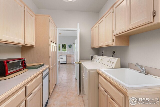 606 Sugarloaf Mountain Rd, Boulder, CO 80302 - washroom featuring light tile patterned floors and washing machine and dryer