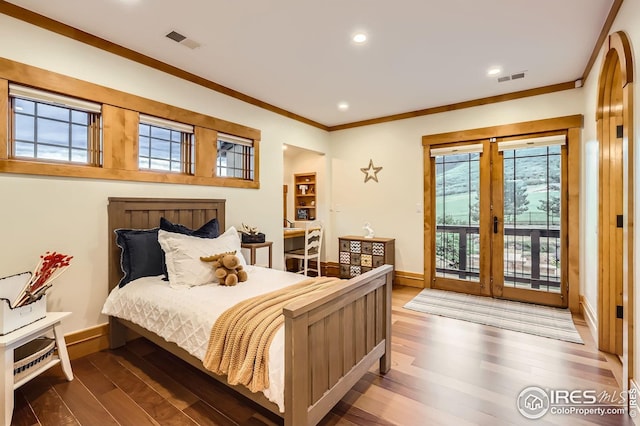 1570 County Road 37e, Lyons, CO 80540 - bedroom with wood finished floors, access to outside, crown molding, and recessed lighting