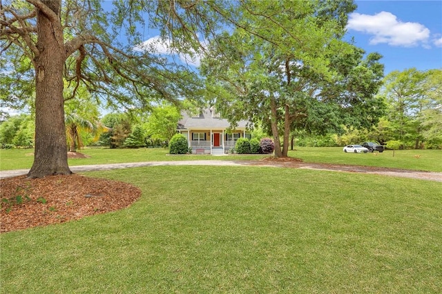 view of front facade featuring covered porch and a front yard