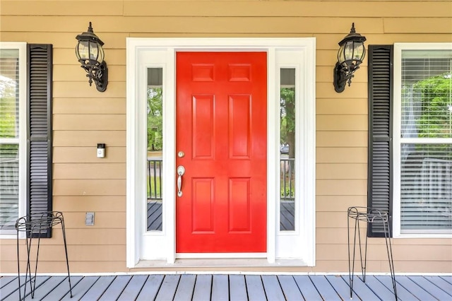 entrance to property featuring a porch