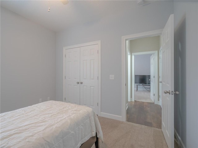 bedroom featuring carpet and a closet