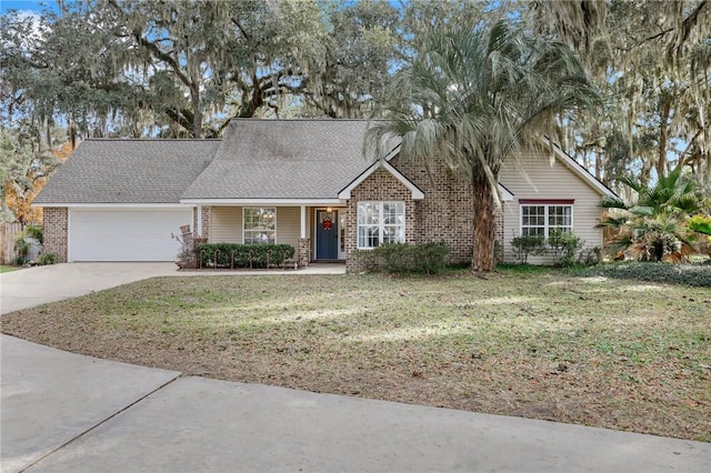 view of front of property featuring a front lawn and a garage