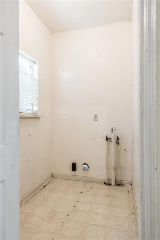 1006 Roosevelt St, Waycross, GA 31503 - view of washroom
