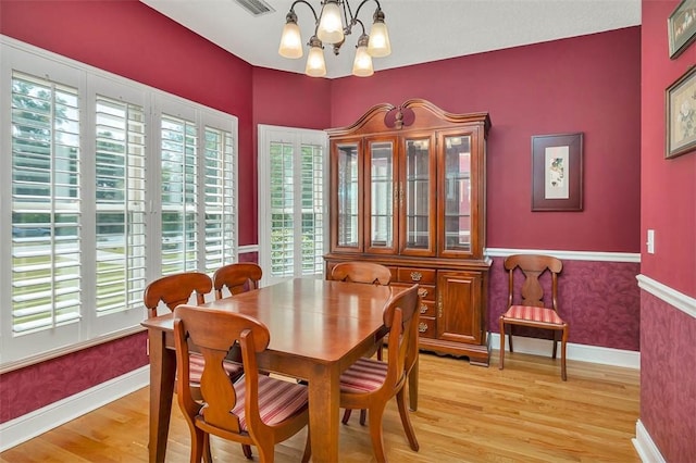 189 Harbor Pointe Dr, Brunswick, GA 31523 - dining space with light wood finished floors, a chandelier, baseboards, and wallpapered walls
