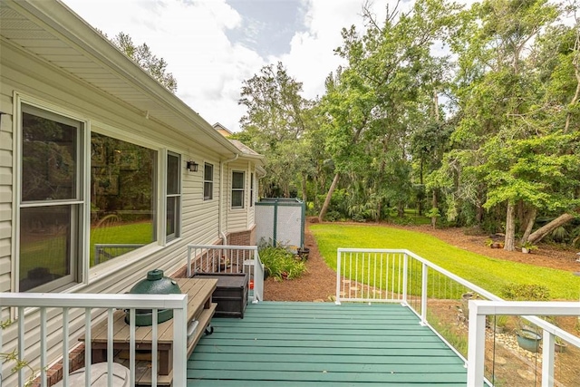 189 Harbor Pointe Dr, Brunswick, GA 31523 - wooden terrace featuring a lawn