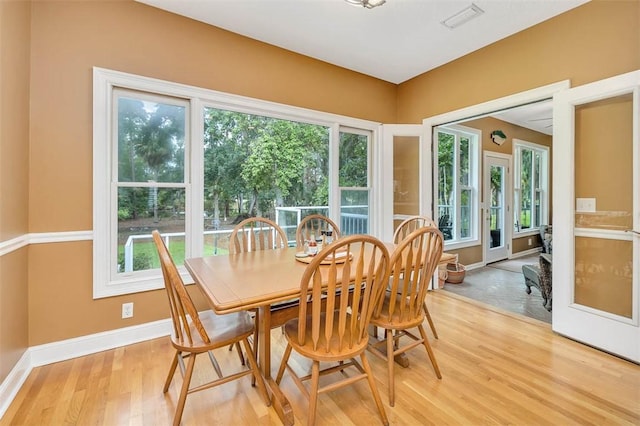 189 Harbor Pointe Dr, Brunswick, GA 31523 - dining area featuring light wood-style flooring, baseboards, and healthy amount of natural light