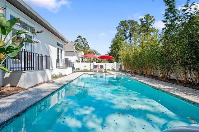 view of pool with an in ground hot tub