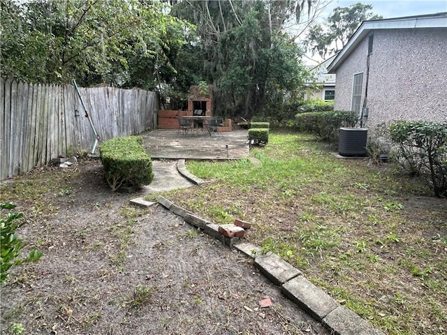 view of yard with a patio area