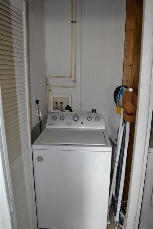 1308 Dean Dr, Waycross, GA 31501 - laundry room featuring washer / clothes dryer