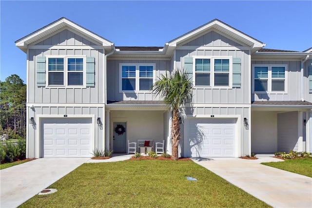 view of front of house featuring a front lawn and a garage