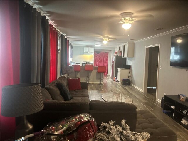 2627 Cleburne St, Brunswick, GA 31520 - living room featuring a ceiling fan, crown molding, wood finished floors, and baseboards