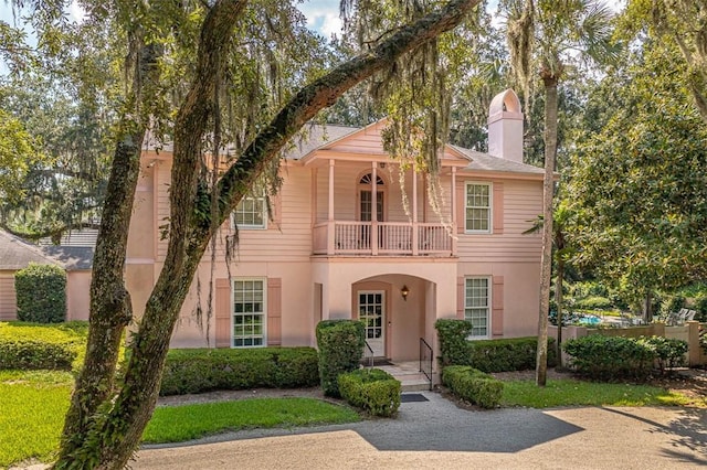 view of front of property with a balcony