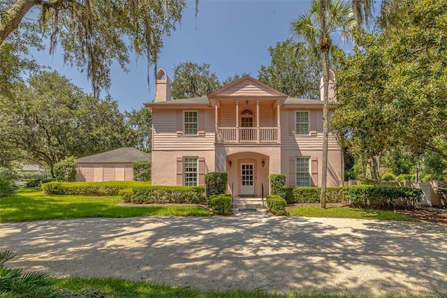 view of front of home featuring a balcony