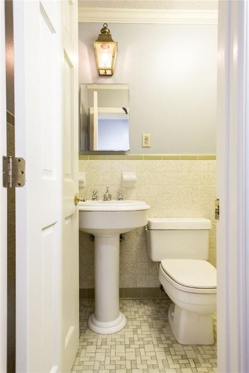 1878 Blalock Ave, Waycross, GA 31503 - bathroom with toilet, crown molding, and a sink