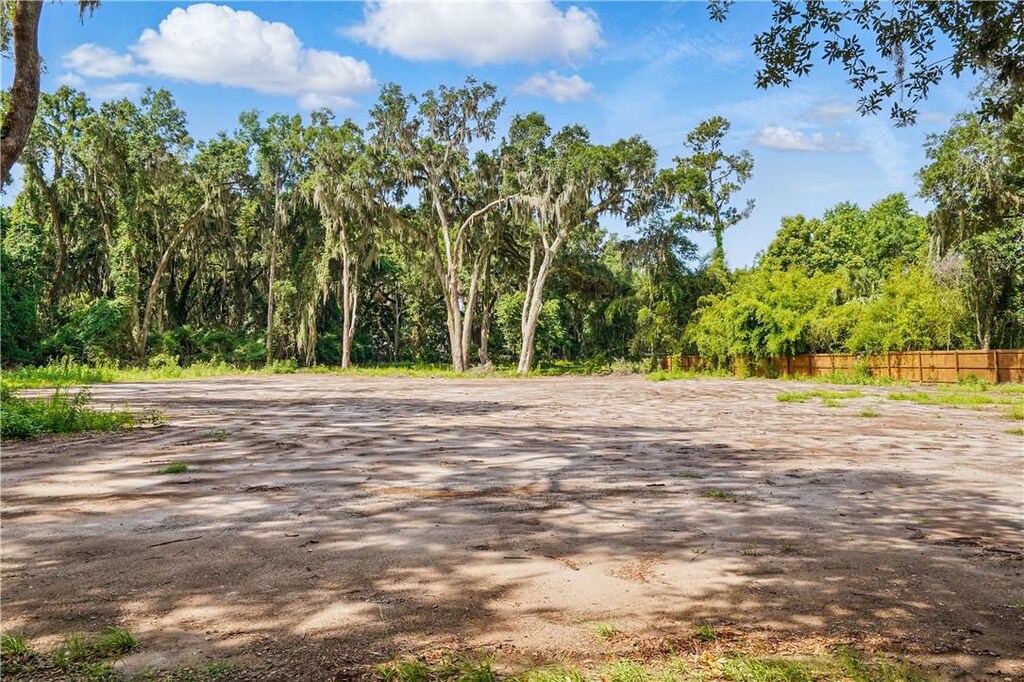 211 Hampton Point Dr, Saint Simons Island, GA 31522