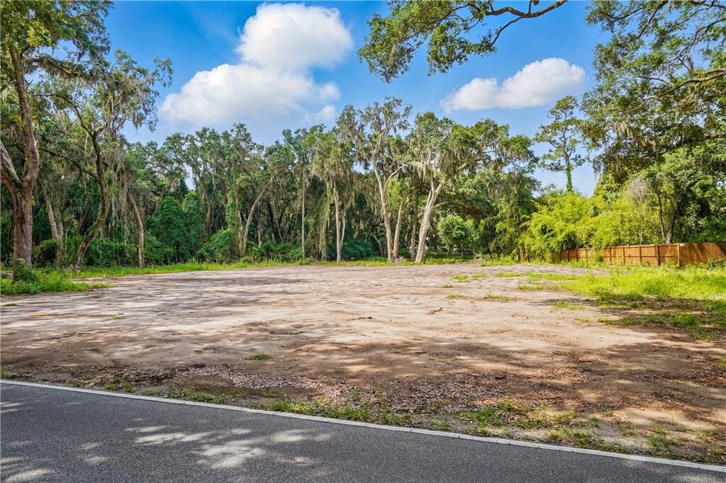 211 Hampton Point Dr, Saint Simons Island, GA 31522