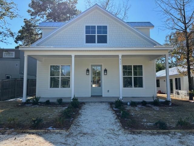 view of front of home featuring a porch