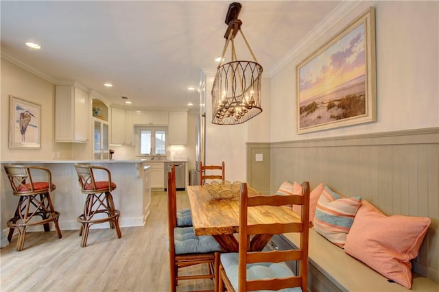605 Ocean Blvd, Saint Simons Island, GA 31522 - dining room featuring crown molding, light wood-style floors, a wainscoted wall, a chandelier, and recessed lighting