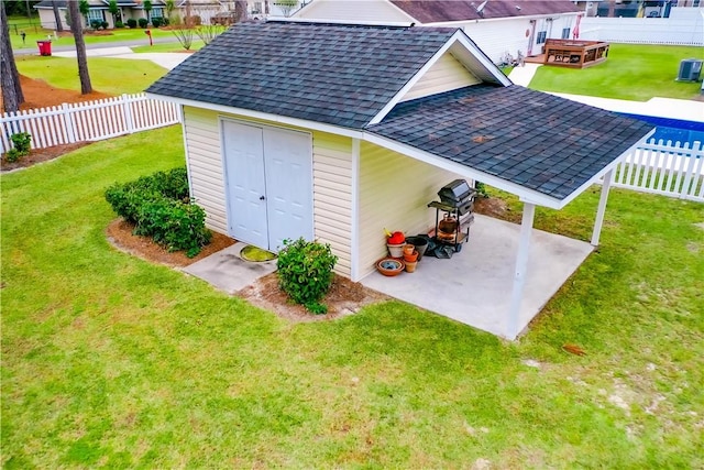 view of outdoor structure with a yard