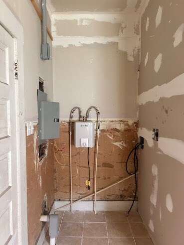 505 N Nicholls St, Waycross, GA 31501 - view of utility room