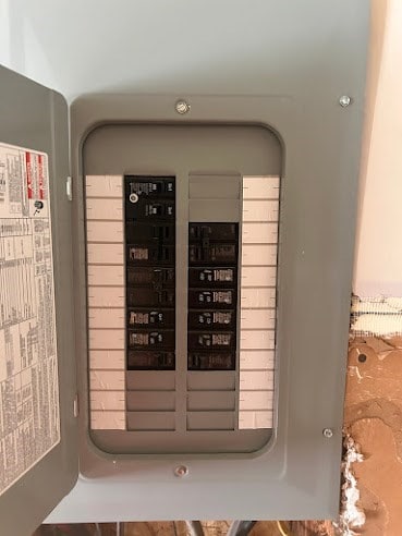 505 N Nicholls St, Waycross, GA 31501 - utilities with electric panel