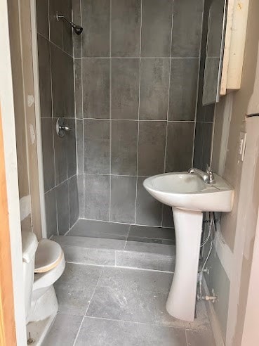 505 N Nicholls St, Waycross, GA 31501 - full bath with a shower stall