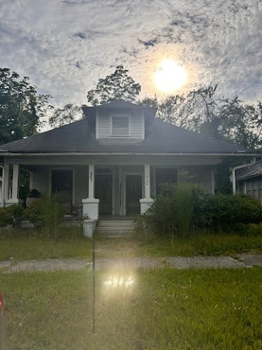 view of front of house featuring covered porch