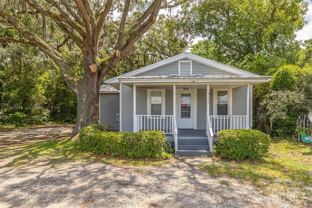 4180 Whitlock St, Brunswick, GA 31520 - bungalow-style home featuring covered porch