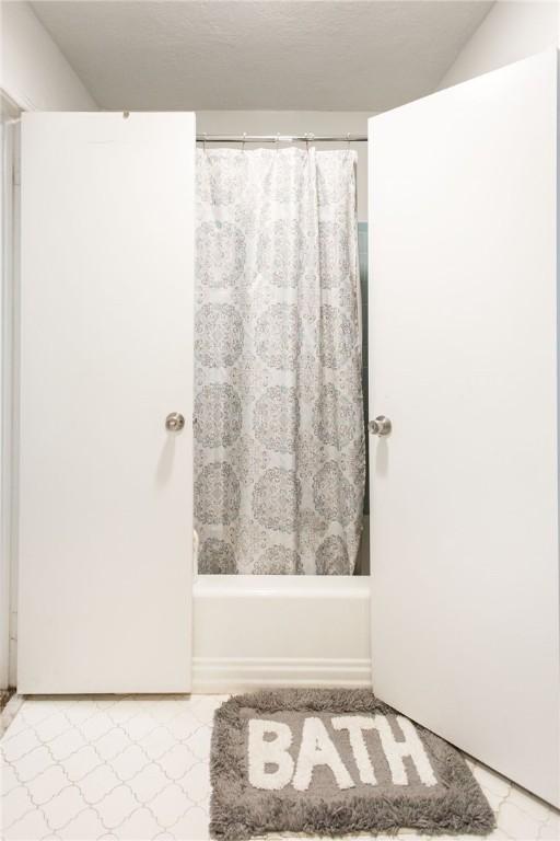 1002 Cherokee Cir, Waycross, GA 31501 - bathroom with shower / bath combination with curtain