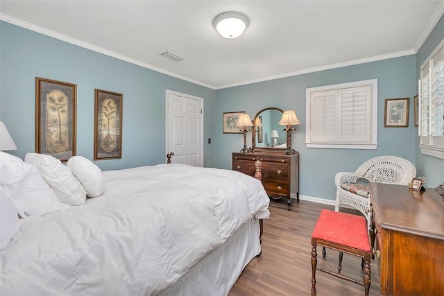 213 Five Pounds Rd, Saint Simons Island, GA 31522 - bedroom with wood finished floors, crown molding, and baseboards