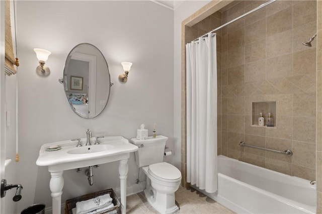 bathroom with toilet, baseboards, shower / bath combo with shower curtain, and tile patterned floors