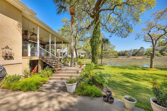 view of yard featuring a water view