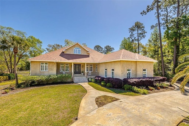 view of front of property with a front lawn and covered porch