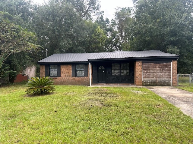 single story home with a front yard