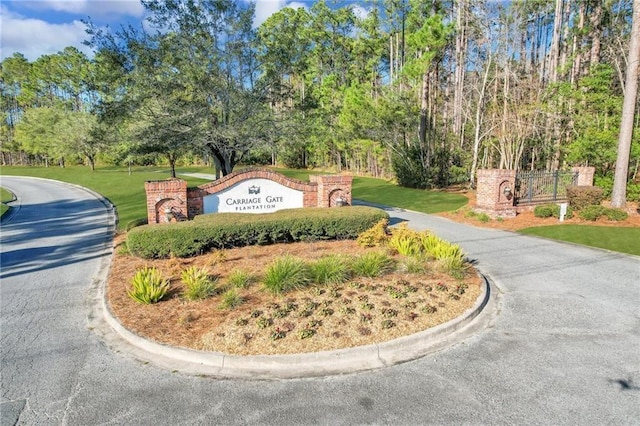 62 Wellington Cir, Brunswick, GA 31525 - community sign with view of wooded area and a yard