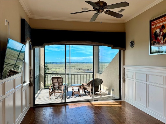 unfurnished sunroom with a wealth of natural light and ceiling fan