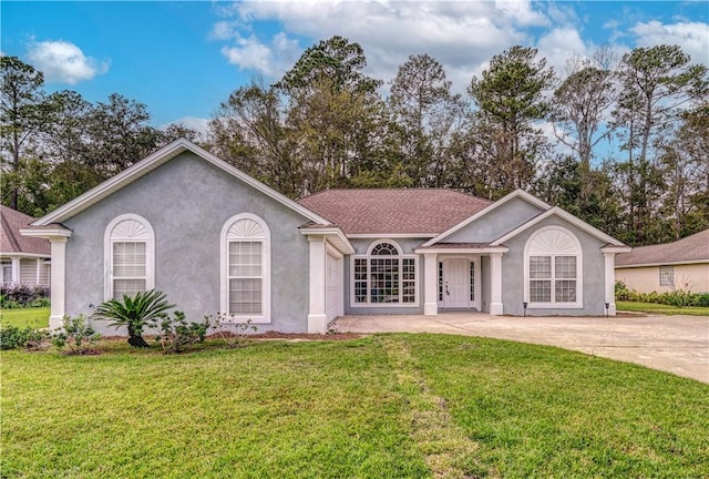 single story home featuring a front yard