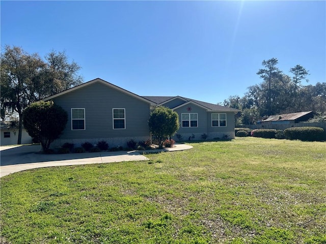 ranch-style home featuring a front yard