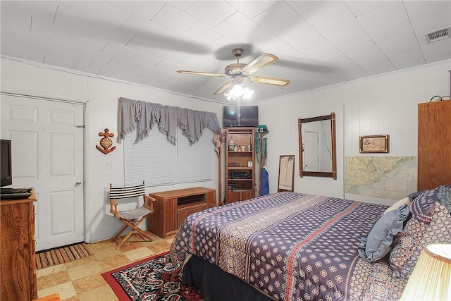 bedroom with ceiling fan