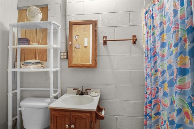 bathroom featuring vanity, toilet, and a shower with curtain